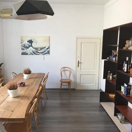 Vine 21 Co-living Guest house
